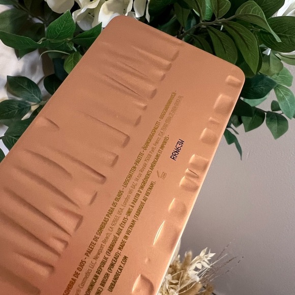 URBAN DECAY • NAKED 3 PALETTE • NEW WITHOUT BOX - Picture 5 of 6